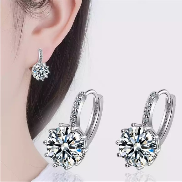 New Women’s 925 Silver Beautiful Round Cut Diamond Earrings - Picture 2 of 2